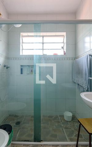 Casa à venda com 258m², 3 quartos e 6 vagas Casa à venda com 258m², 3 quartos e 6 vagasBanheiro da suíte