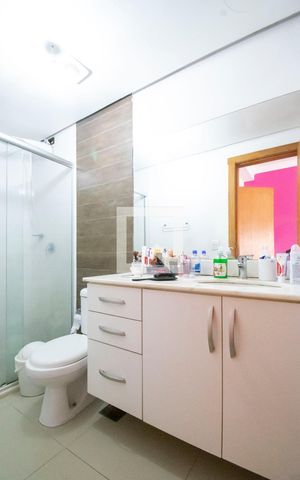 Casa à venda com 110m², 3 quartos e 2 vagas Casa à venda com 110m², 3 quartos e 2 vagasBanheiro da Suíte