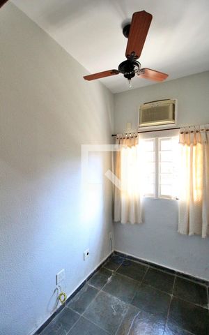 Casa à venda com 145m², 4 quartos e 6 vagasEscritório
