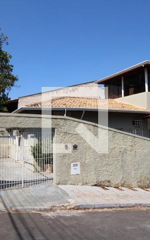 Casa à venda com 145m², 4 quartos e 6 vagasFachada da casa