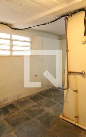 Casa à venda com 145m², 4 quartos e 6 vagasQuarto de serviço