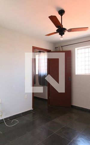 Casa à venda com 145m², 4 quartos e 6 vagasSala de TV