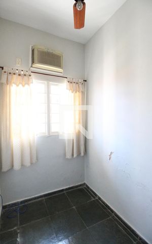 Casa à venda com 145m², 4 quartos e 6 vagasEscritório