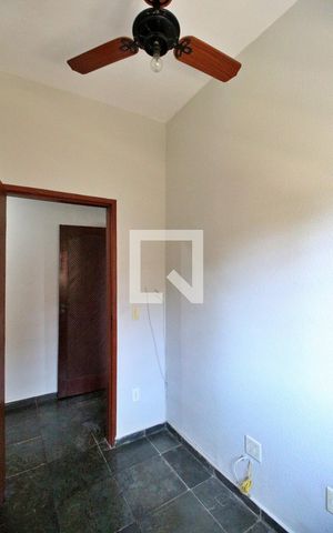 Casa à venda com 145m², 4 quartos e 6 vagasEscritório