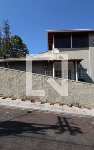 Casa à venda com 145m², 4 quartos e 6 vagasFachada da casa