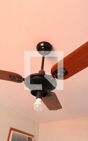Casa à venda com 145m², 4 quartos e 6 vagasSala de TV (ventilador)