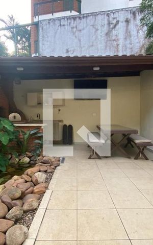 Casa para alugar com 153m², 4 quartos e 3 vagas Casa para alugar com 153m², 4 quartos e 3 vagasVaranda