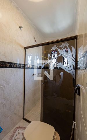 Casa à venda com 180m², 3 quartos e 5 vagas Casa à venda com 180m², 3 quartos e 5 vagasDetalhe do Banheiro da Suite