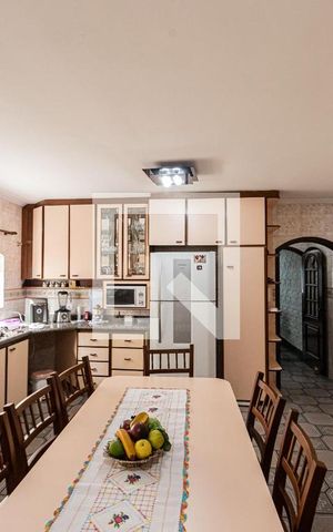 Casa à venda com 180m², 3 quartos e 5 vagas Casa à venda com 180m², 3 quartos e 5 vagasCozinha