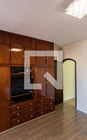 Casa à venda com 180m², 3 quartos e 5 vagas Casa à venda com 180m², 3 quartos e 5 vagasSuite