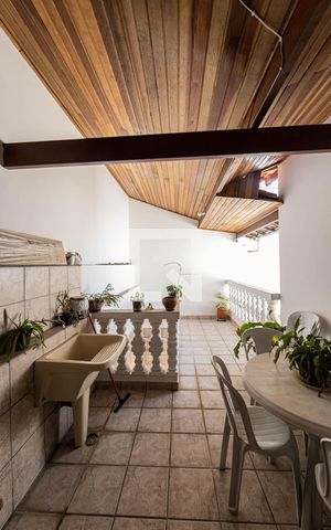 Casa à venda com 180m², 3 quartos e 5 vagas Casa à venda com 180m², 3 quartos e 5 vagasÁrea comum - Churrasqueira