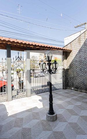 Casa à venda com 180m², 3 quartos e 5 vagas Casa à venda com 180m², 3 quartos e 5 vagasGaragem