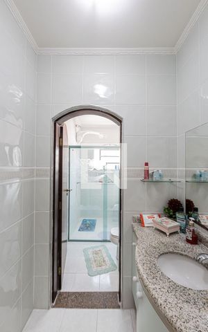 Casa à venda com 180m², 3 quartos e 5 vagas Casa à venda com 180m², 3 quartos e 5 vagasBanheiro Social