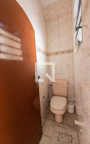 Casa à venda com 180m², 3 quartos e 5 vagas Casa à venda com 180m², 3 quartos e 5 vagasBanheiro de Serviço
