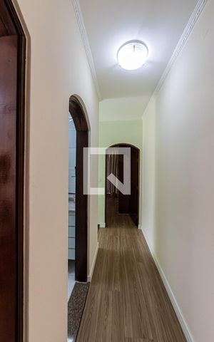 Casa à venda com 180m², 3 quartos e 5 vagas Casa à venda com 180m², 3 quartos e 5 vagasCorredor