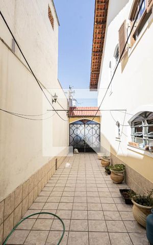 Casa à venda com 180m², 3 quartos e 5 vagas Casa à venda com 180m², 3 quartos e 5 vagasÁrea de Serviço