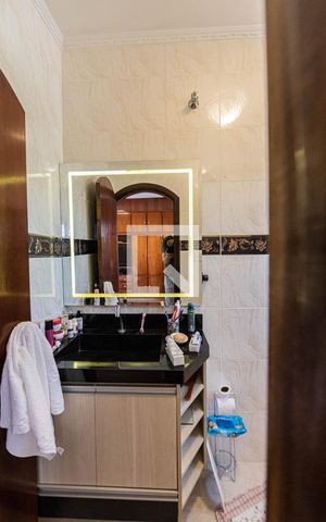 Casa à venda com 180m², 3 quartos e 5 vagas Casa à venda com 180m², 3 quartos e 5 vagasSuite