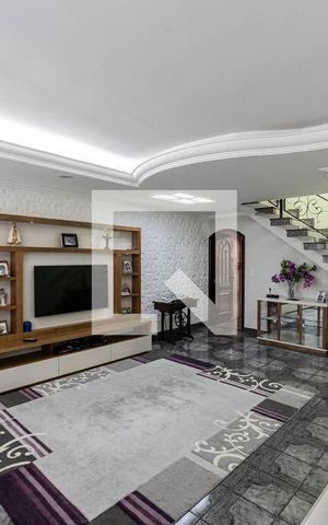 Casa à venda com 180m², 3 quartos e 5 vagas Casa à venda com 180m², 3 quartos e 5 vagasSala