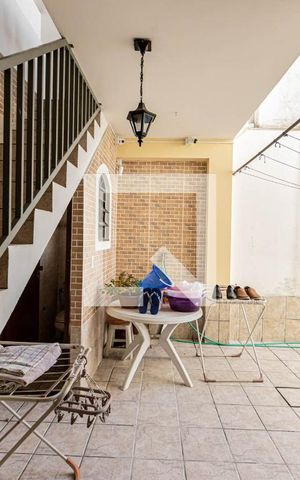Casa à venda com 180m², 3 quartos e 5 vagas Casa à venda com 180m², 3 quartos e 5 vagasÁrea Externa