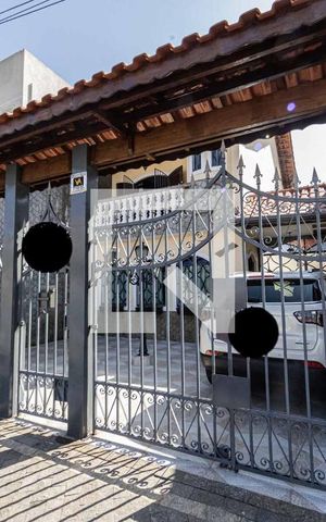 Casa à venda com 180m², 3 quartos e 5 vagas Casa à venda com 180m², 3 quartos e 5 vagasFachada