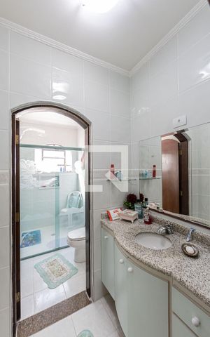 Casa à venda com 180m², 3 quartos e 5 vagas Casa à venda com 180m², 3 quartos e 5 vagasBanheiro Social