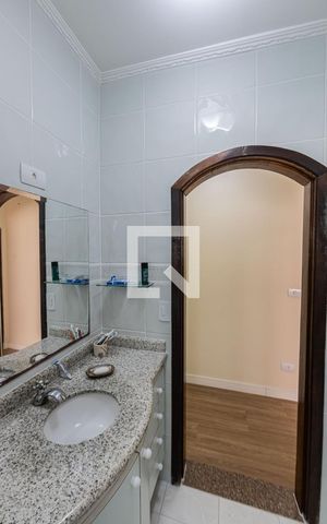 Casa à venda com 180m², 3 quartos e 5 vagas Casa à venda com 180m², 3 quartos e 5 vagasBanheiro Social