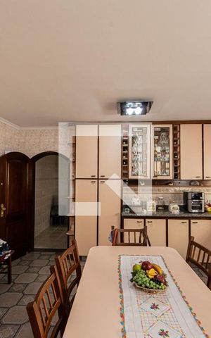 Casa à venda com 180m², 3 quartos e 5 vagas Casa à venda com 180m², 3 quartos e 5 vagasCozinha