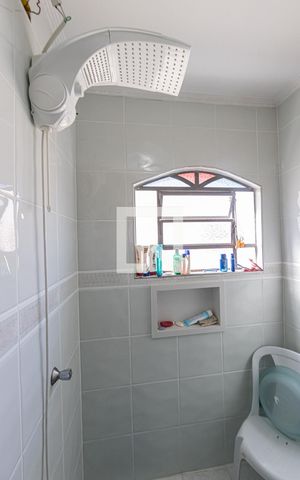 Casa à venda com 180m², 3 quartos e 5 vagas Casa à venda com 180m², 3 quartos e 5 vagasBanheiro Social