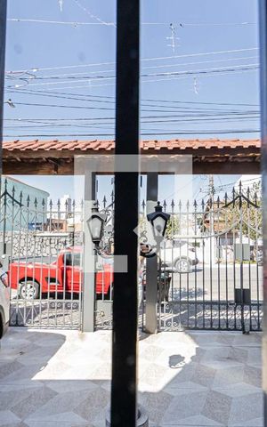 Casa à venda com 180m², 3 quartos e 5 vagas Casa à venda com 180m², 3 quartos e 5 vagasSala