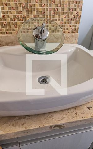 Apartamento à venda com 100m², 1 quarto e 2 vagas Apartamento à venda com 100m², 1 quarto e 2 vagasDetalhe do banheiro