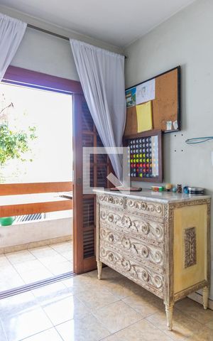 Casa à venda com 186m², 3 quartos e 2 vagas Casa à venda com 186m², 3 quartos e 2 vagasSuíte