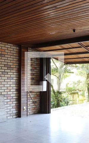 Casa à venda com 1400m², 2 quartos e 2 vagasGaragem