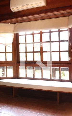 Casa à venda com 1400m², 2 quartos e 2 vagasSala