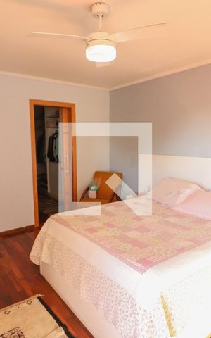 Casa à venda com 230m², 5 quartos e 5 vagas Casa à venda com 230m², 5 quartos e 5 vagasQuarto 1