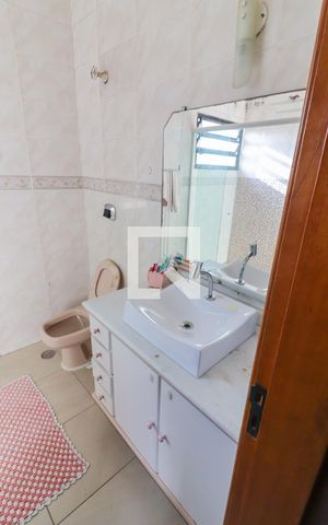 Casa à venda com 230m², 5 quartos e 5 vagas Casa à venda com 230m², 5 quartos e 5 vagasQuarto 3
