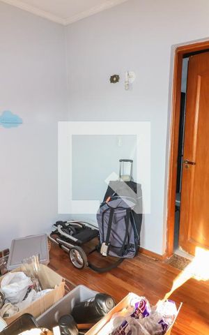 Casa à venda com 230m², 5 quartos e 5 vagas Casa à venda com 230m², 5 quartos e 5 vagasQuarto 4