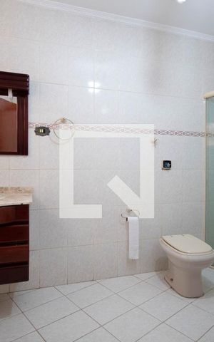 Casa à venda com 180m², 3 quartos e 1 vaga Casa à venda com 180m², 3 quartos e 1 vagaBanheiro da Suíte