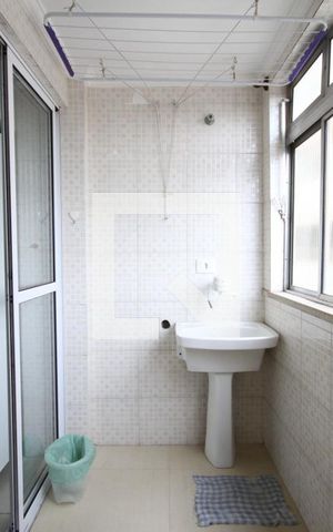 Apartamento para alugar com 72m², 3 quartos e sem vagaÁrea de Serviço