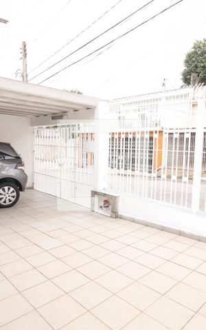 Casa à venda com 200m², 2 quartos e 2 vagas Casa à venda com 200m², 2 quartos e 2 vagasGaragem