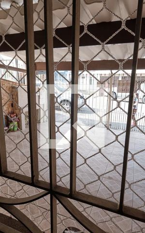 Casa à venda com 112m², 2 quartos e 2 vagas Casa à venda com 112m², 2 quartos e 2 vagasSala