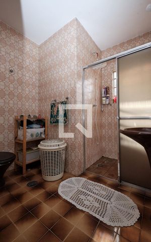 Casa à venda com 112m², 2 quartos e 2 vagas Casa à venda com 112m², 2 quartos e 2 vagasBanheiro