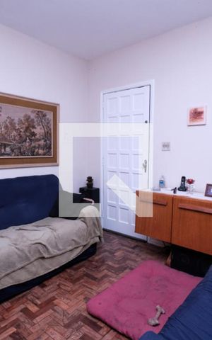 Casa à venda com 112m², 2 quartos e 2 vagas Casa à venda com 112m², 2 quartos e 2 vagasSala