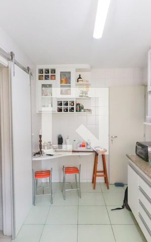 Apartamento à venda com 160m², 4 quartos e 3 vagas Apartamento à venda com 160m², 4 quartos e 3 vagasCozinha