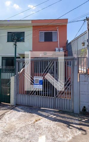 Casa à venda com 300m², 3 quartos e 2 vagas Casa à venda com 300m², 3 quartos e 2 vagasFachada