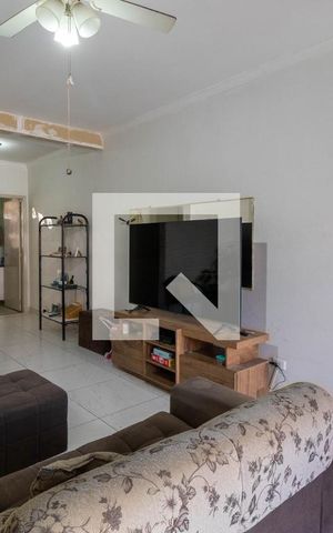 Casa à venda com 300m², 3 quartos e 2 vagas Casa à venda com 300m², 3 quartos e 2 vagasSala de Estar