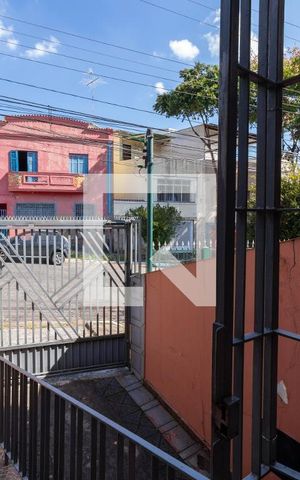 Casa à venda com 300m², 3 quartos e 2 vagas Casa à venda com 300m², 3 quartos e 2 vagasEntrada