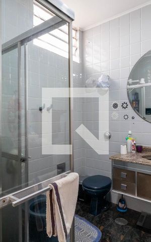 Casa à venda com 300m², 3 quartos e 2 vagas Casa à venda com 300m², 3 quartos e 2 vagasBanheiro 1