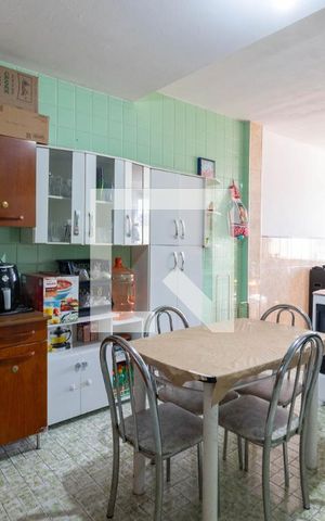 Casa à venda com 300m², 3 quartos e 2 vagas Casa à venda com 300m², 3 quartos e 2 vagasCozinha