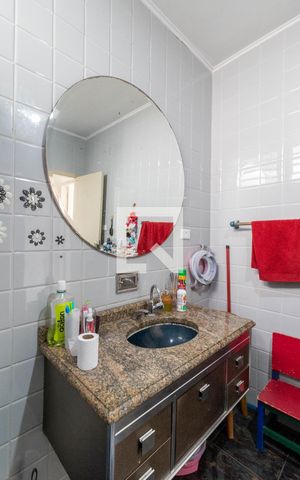 Casa à venda com 300m², 3 quartos e 2 vagas Casa à venda com 300m², 3 quartos e 2 vagasBanheiro 1