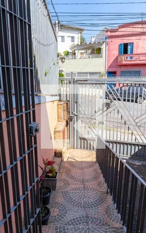 Casa à venda com 300m², 3 quartos e 2 vagas Casa à venda com 300m², 3 quartos e 2 vagasEntrada